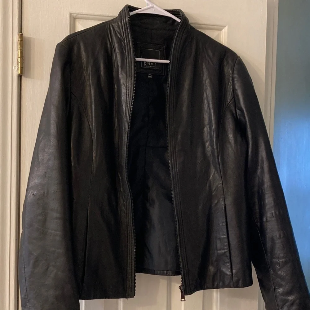 DKNY Women's Sleek Black Leather Jacket - Picture 8 of 10